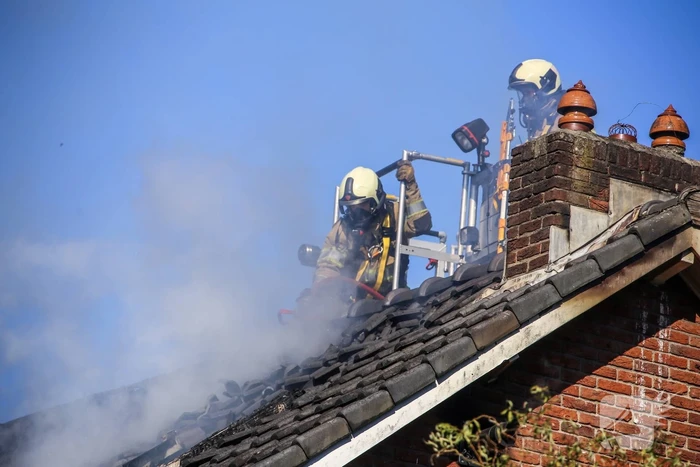 Veel rook bij zolderbrand