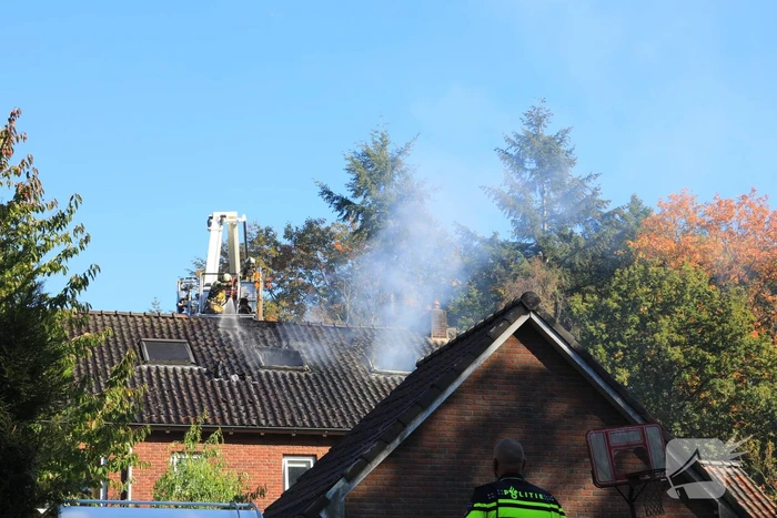 Veel rook bij zolderbrand