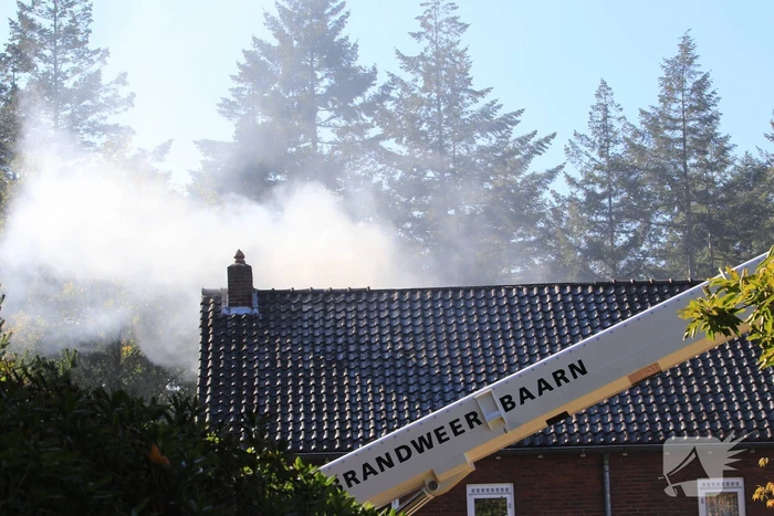 Veel rook bij zolderbrand