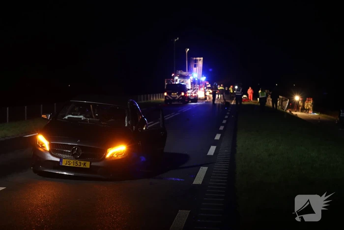 Persoon bekneld na frontale botsing