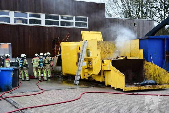 Brand in perscontainer op Gemeentewerf