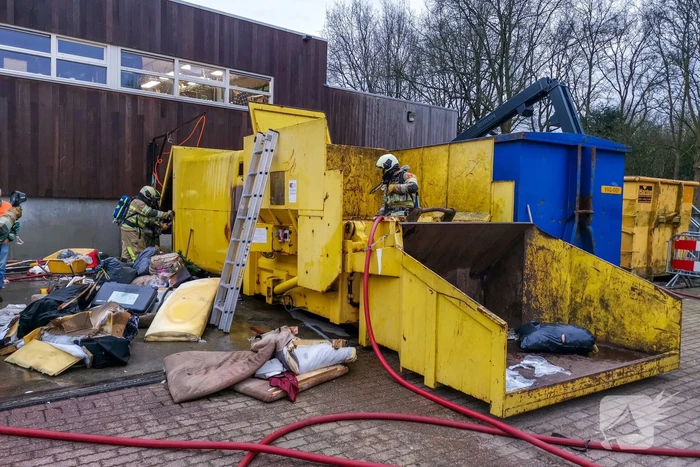 Brand in perscontainer op Gemeentewerf