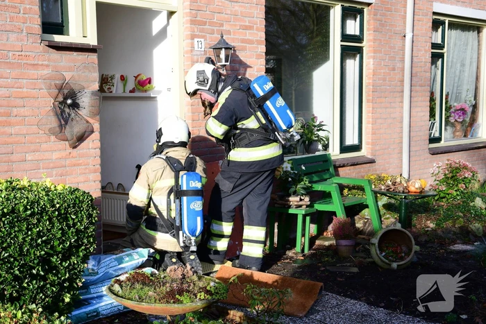 Onderzoek naar brandhoutlucht in huis