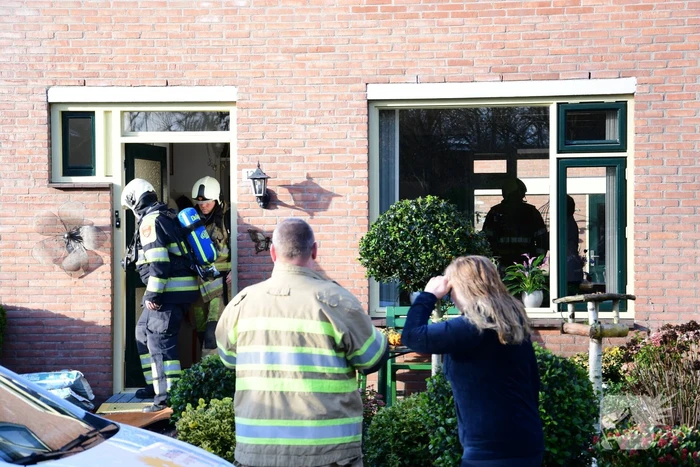 Onderzoek naar brandhoutlucht in huis