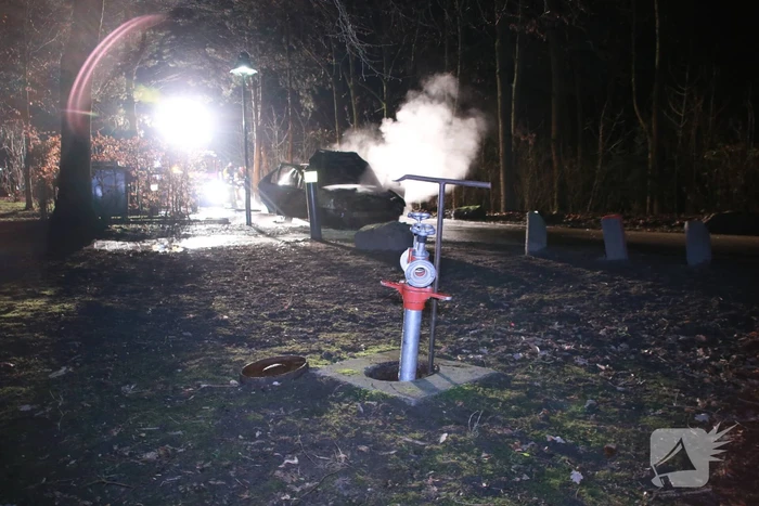 Auto fikt uit op vakantiepark De Eemhof