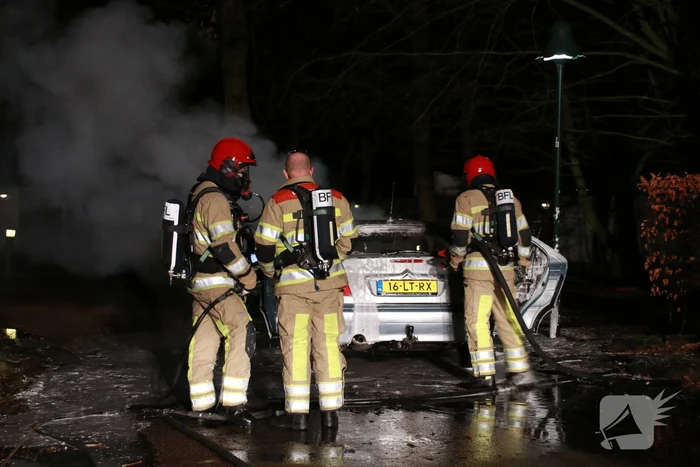 Auto fikt uit op vakantiepark De Eemhof