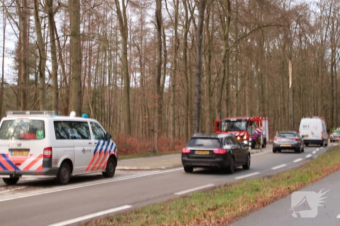Verkeershinder door afgebroken stuk boom