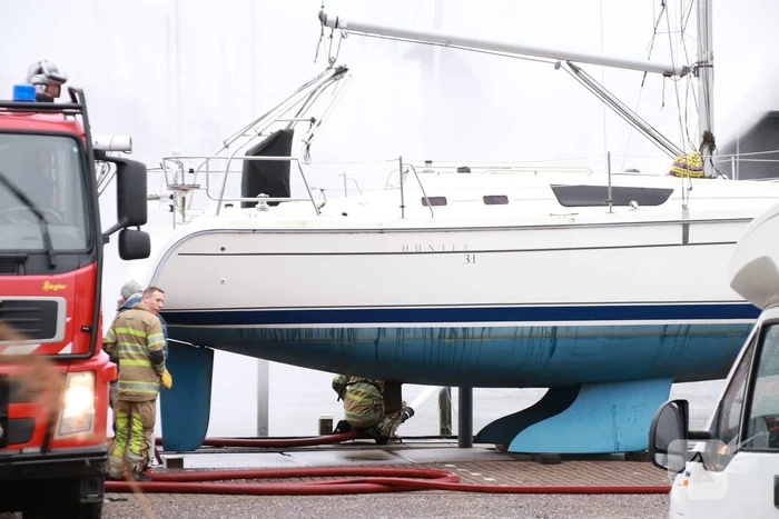 Reddingspoging van boot valt in het water
