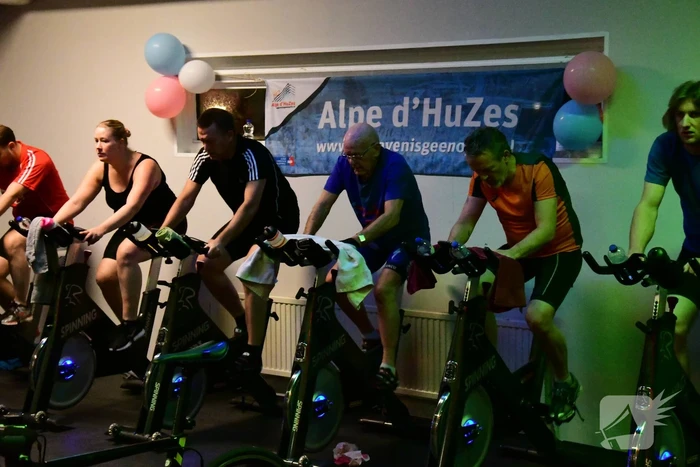 Vader en zoon houden inzamelingsactie voor Alpe d'Huzes in sportschool