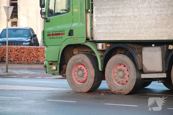 Voetganger ernstig gewond na aanrijding door vrachtwagen