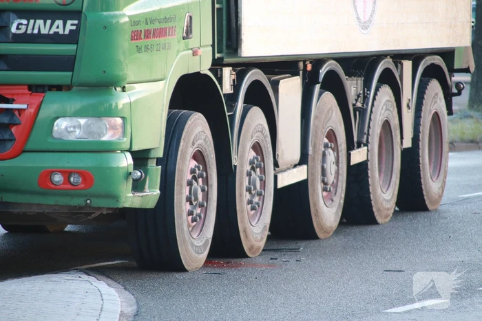 Voetganger ernstig gewond na aanrijding door vrachtwagen