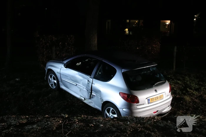 Slippartij eindigt in droge sloot