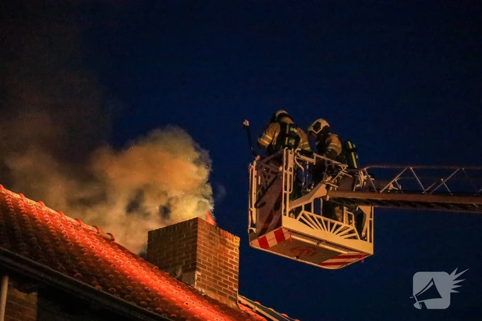 Veel rook bij schoorsteenbrand
