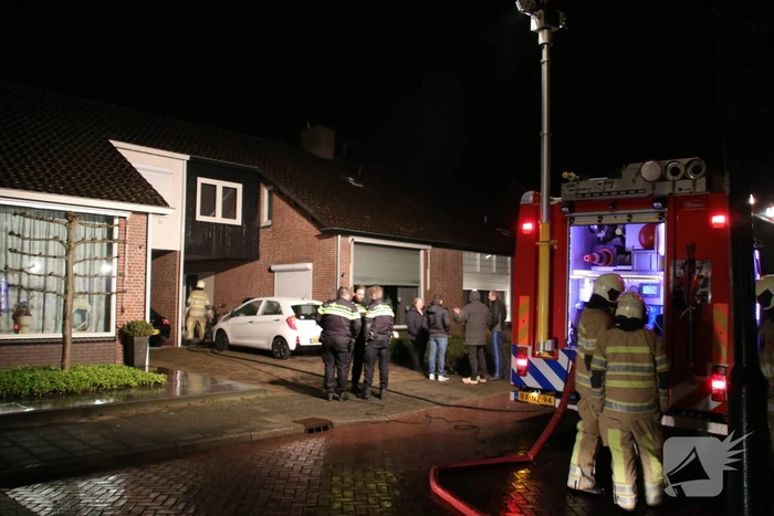Werkplaats brandt uit achter woning (Renswoude)