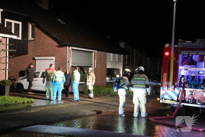 Werkplaats brandt uit achter woning (Renswoude)
