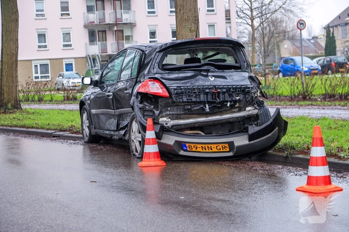 Forse schade na ongeval op kruising (Gouda)
