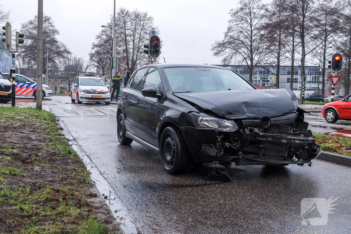 Forse schade na ongeval op kruising (Gouda)