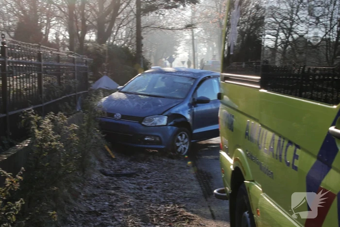 Auto ramt tuinhek na slippartij (Kootwijkerbroek)
