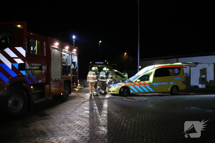 Ambulance vliegt in brand tijdens spoedrit