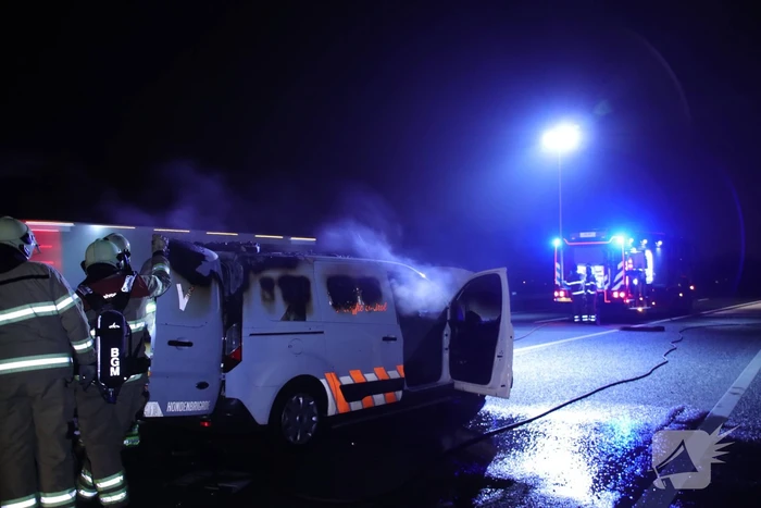 Bestelbus beveiliger brandt uit (Ede)