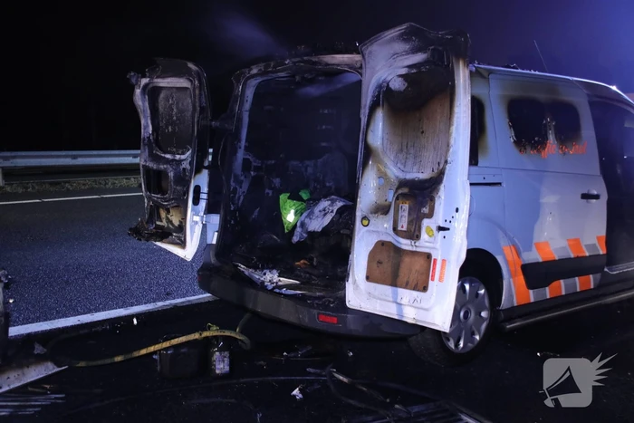 Bestelbus beveiliger brandt uit (Ede)