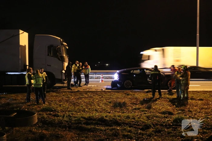 Vrachtwagen in botsing met meerdere auto's