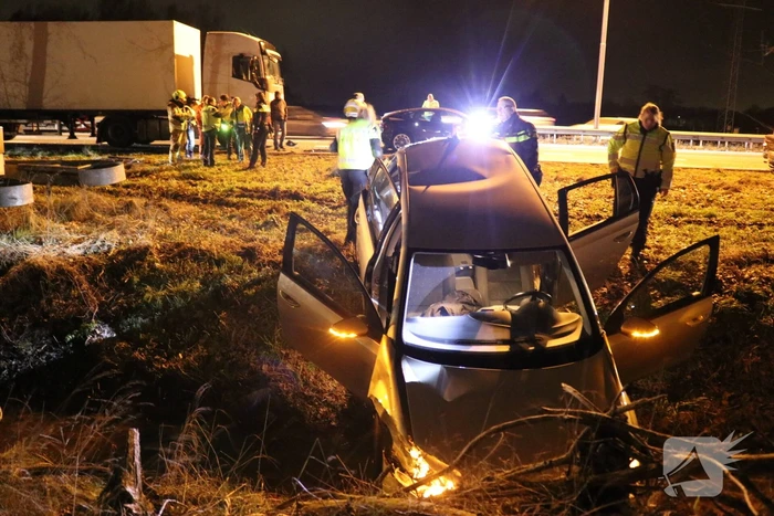 Vrachtwagen in botsing met meerdere auto's