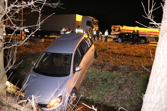 Vrachtwagen in botsing met meerdere auto's