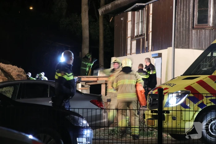 Persoon zwaargewond tijdens werkzaamheden achter woning (Wageningen)