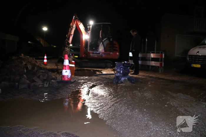 Zesenzestig huishoudens zonder water door gesprongen waterleiding (Barneveld)
