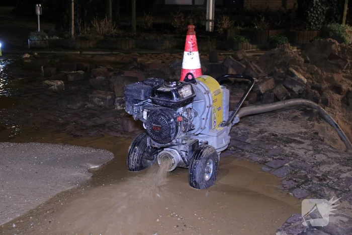Zesenzestig huishoudens zonder water door gesprongen waterleiding (Barneveld)