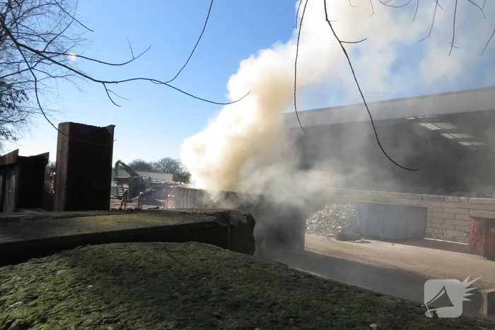 Veel rook bij brand afvalverwerker Remondis