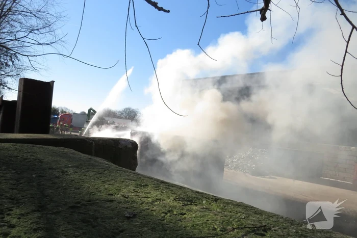 Veel rook bij brand afvalverwerker Remondis