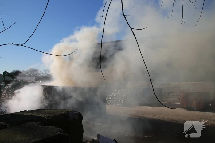 Veel rook bij brand afvalverwerker Remondis