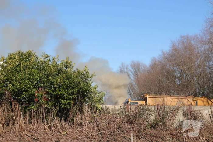 Veel rook bij brand afvalverwerker Remondis