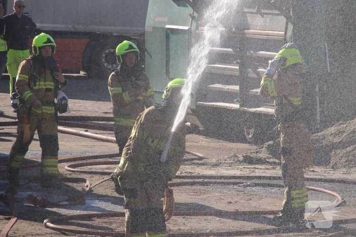 Veel rook bij brand afvalverwerker Remondis