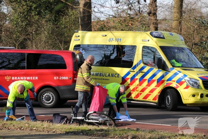 Fietsster overleden bij aanrijding met vrachtwagen (Bennekom)