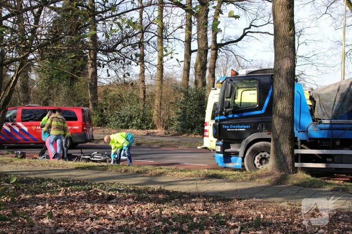 Fietsster overleden bij aanrijding met vrachtwagen (Bennekom)