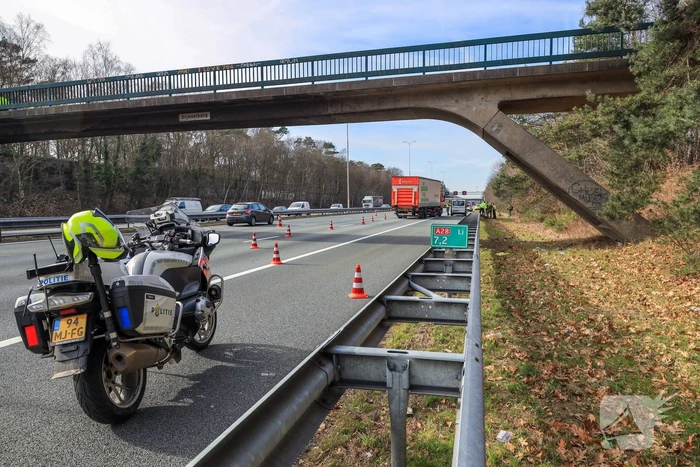 Snelweg-loper aangereden door vrachtwagen (Zeist)