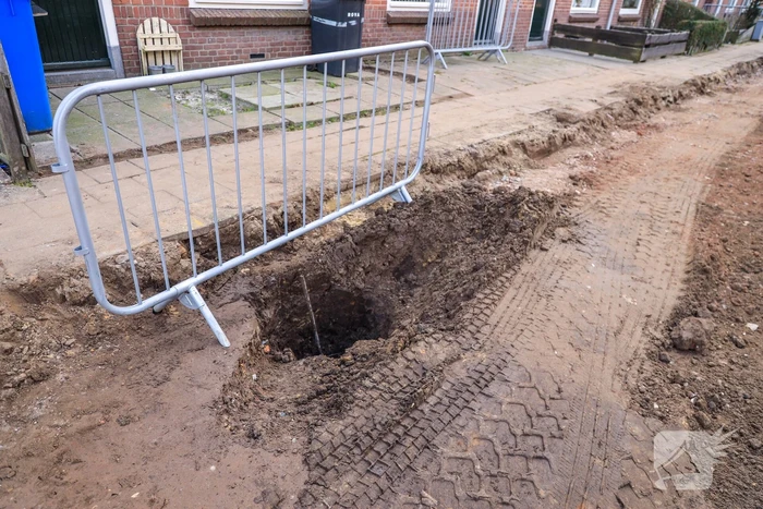 Waterlekkage in opengebroken straat (Amersfoort)