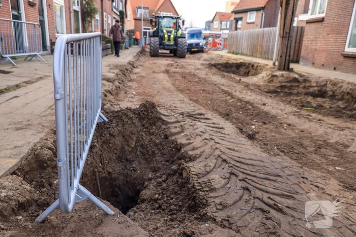 Waterlekkage in opengebroken straat (Amersfoort)