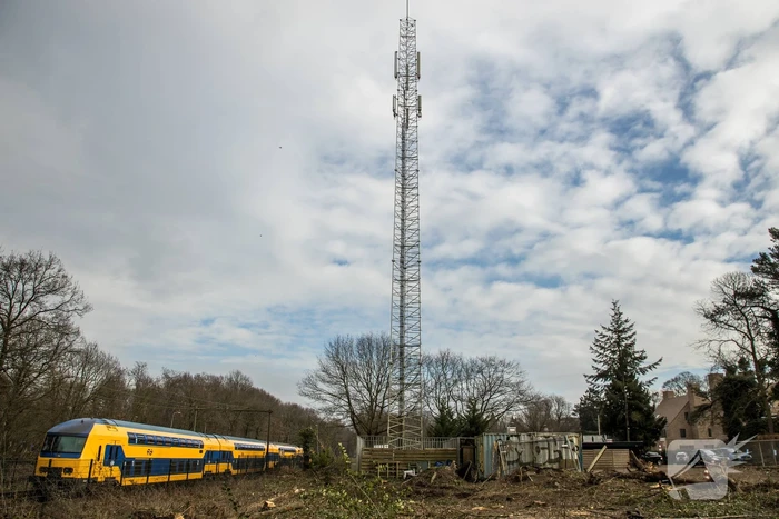 Zendmast Vlasakkers verdwijnt (Amersfoort)