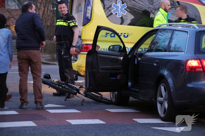Fietser breekt been bij aanrijding met auto