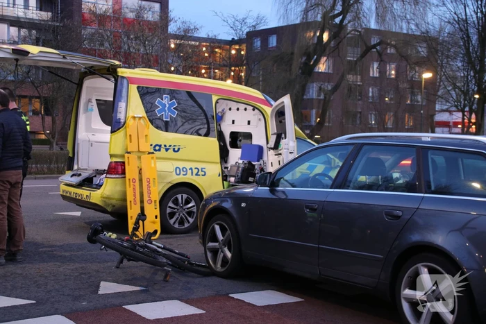 Fietser breekt been bij aanrijding met auto