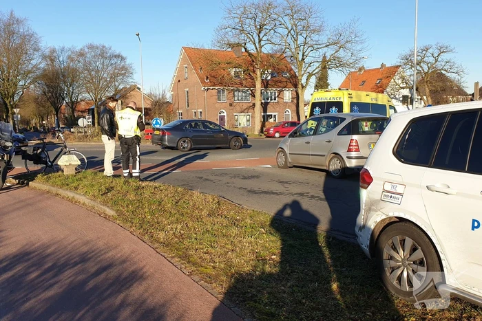 Fietser gewond bij aanrijding op rotonde (Wageningen)