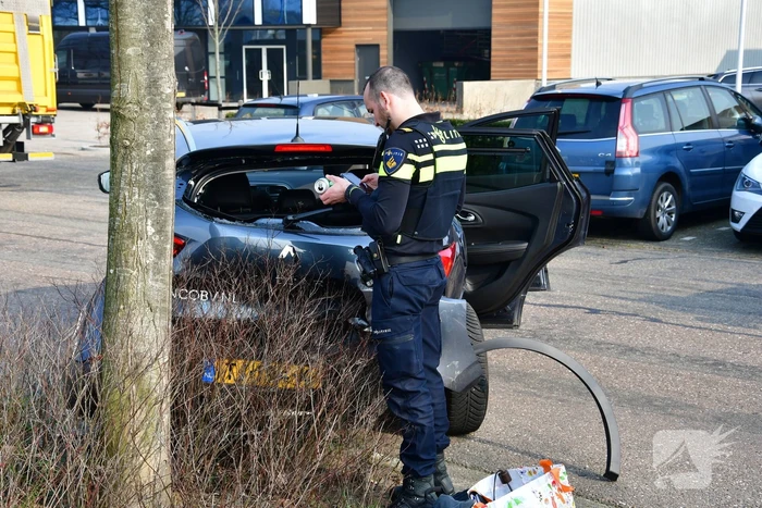 Drie auto's zwaar beschadigd bij crash (Huizen)