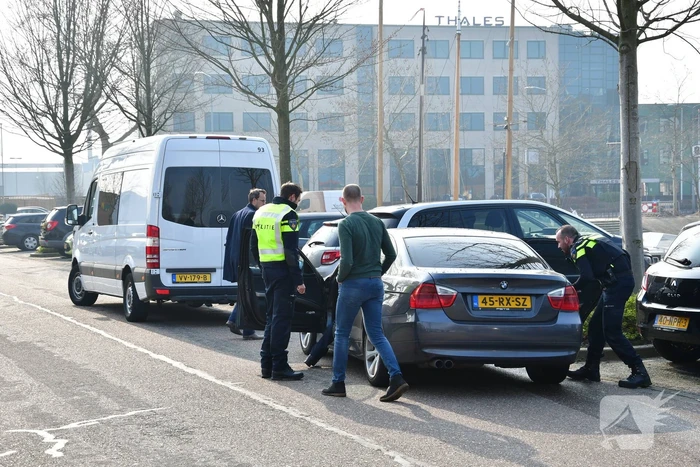 Drie auto's zwaar beschadigd bij crash (Huizen)