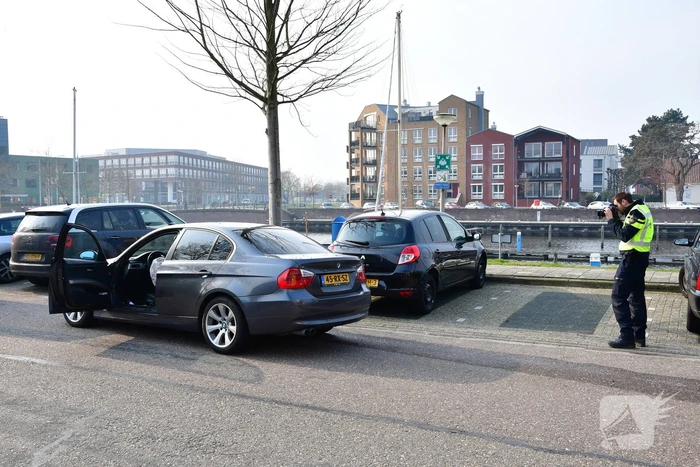 Drie auto's zwaar beschadigd bij crash (Huizen)