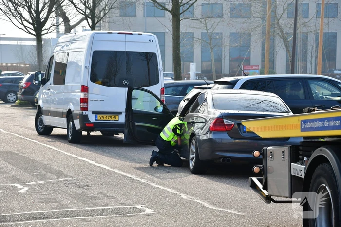 Drie auto's zwaar beschadigd bij crash (Huizen)