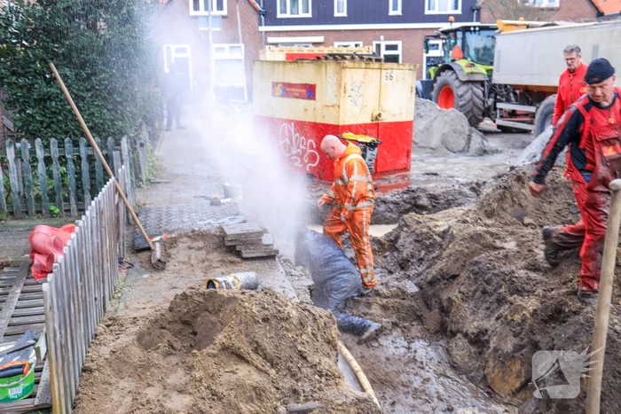 Hoofdwaterleiding geraakt bij graafwerkzaamheden (Amersfoort)